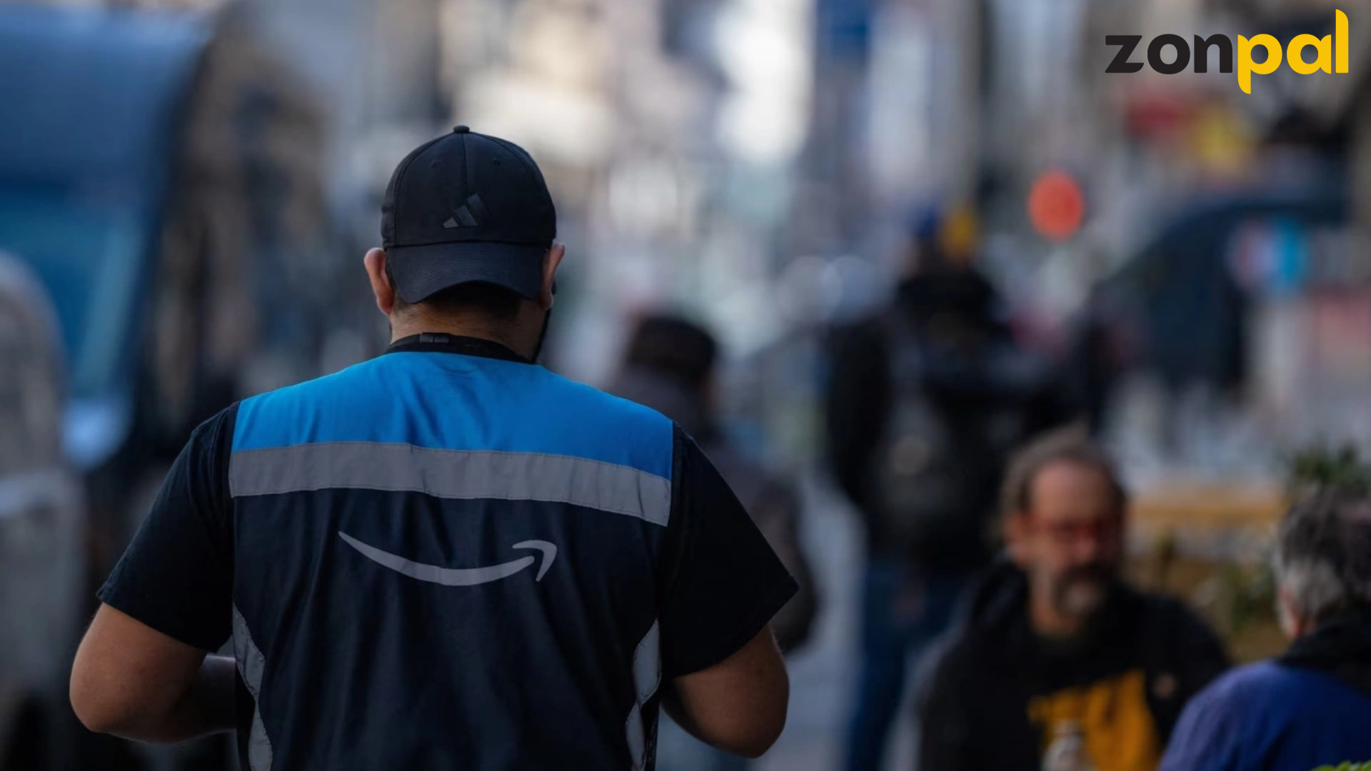 Một nhân viên giao hàng của Amazon tại San Francisco