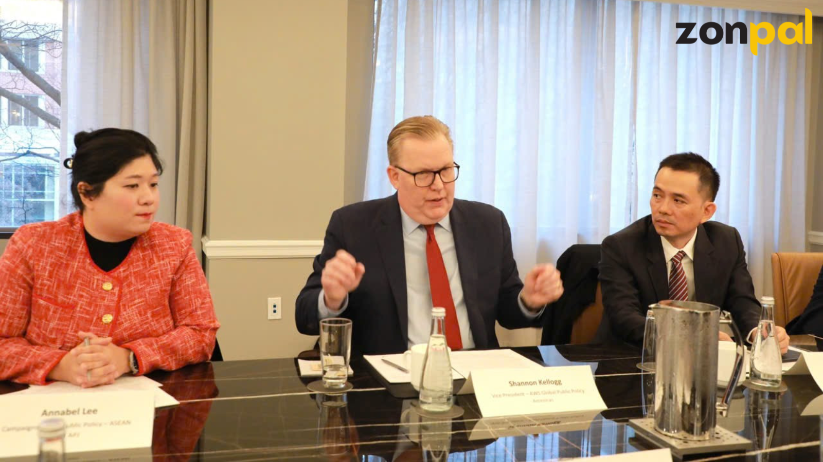 In response, Mr. Shannon Kellogg affirmed that Amazon considers Vietnam a key market in the Asia-Pacific region.